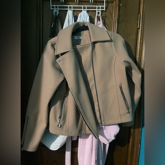 Light brown jacket - Picture 1 of 2